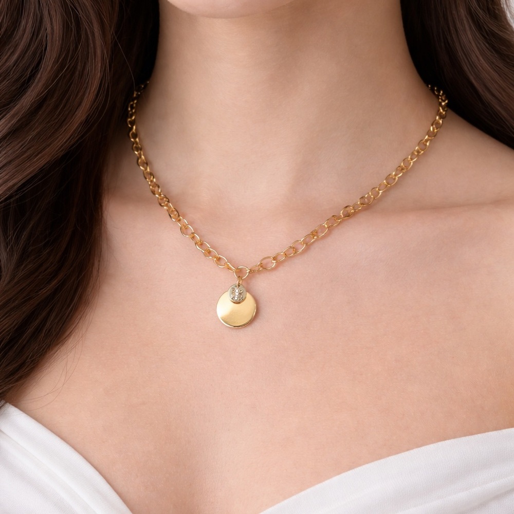 Elegant Gold Pendant Necklace